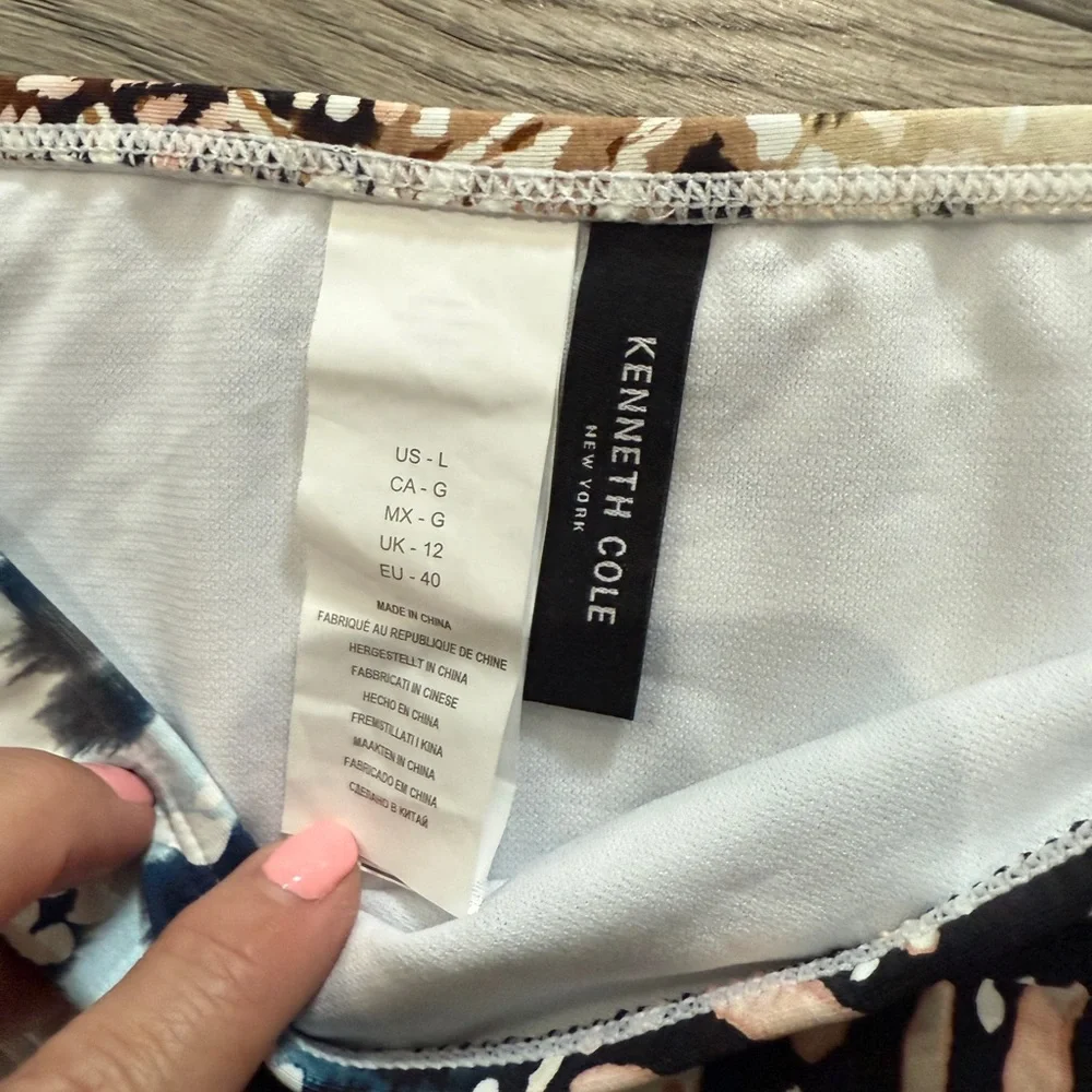 Bikini 𝅺bar lll Top & Kenneth Cole Bottoms Sz Large‎ NWT